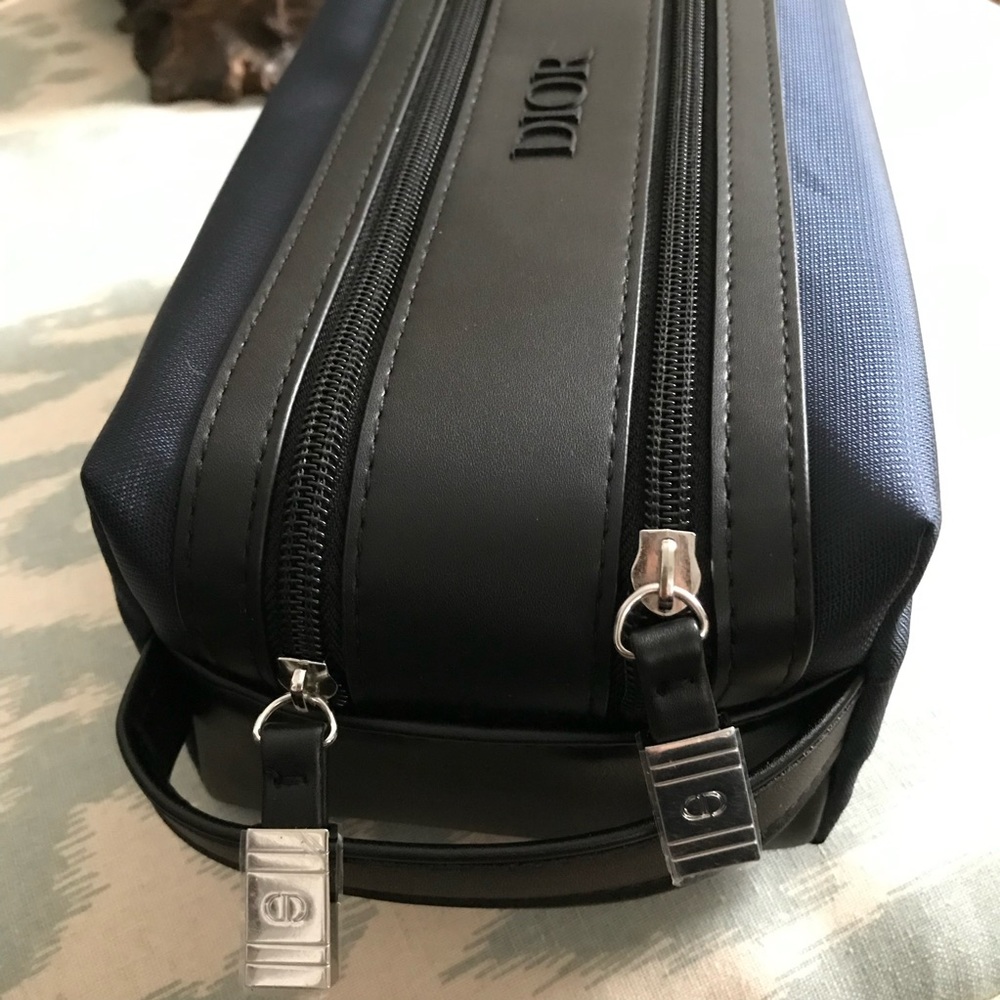 NWOT DIOR Travel Toiletries Cosmetics Case Bag - Picture 2 of 2
